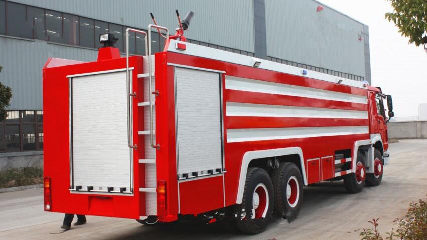 重汽豪沃25噸水罐消防車(國五)|大型供水消防車|大噸位運(yùn)水消防車價(jià)格廠家直銷15271311188